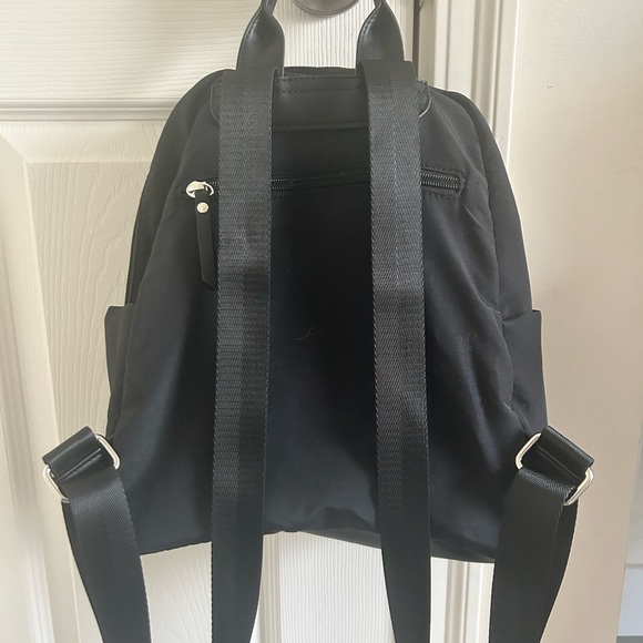 Roots black backpack, used in like new condition - Picture 2 of 3